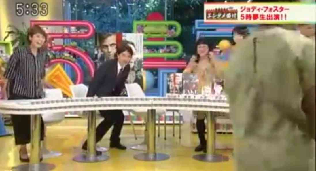 ジョディ・フォスターが「5時に夢中!」にAD姿で登場 出演者が騒然