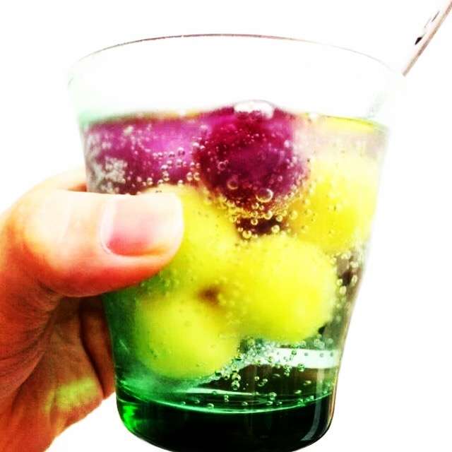 冷たい飲み物の画像を貼って涼みましょう