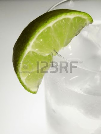 冷たい飲み物の画像を貼って涼みましょう