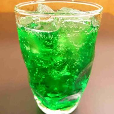 冷たい飲み物の画像を貼って涼みましょう