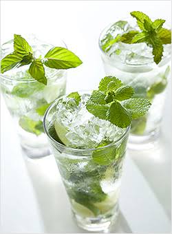 冷たい飲み物の画像を貼って涼みましょう