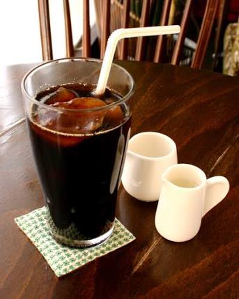 冷たい飲み物の画像を貼って涼みましょう