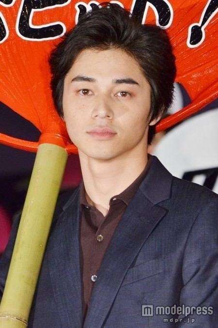 おでこを出している芸能人の画像を貼るトピ