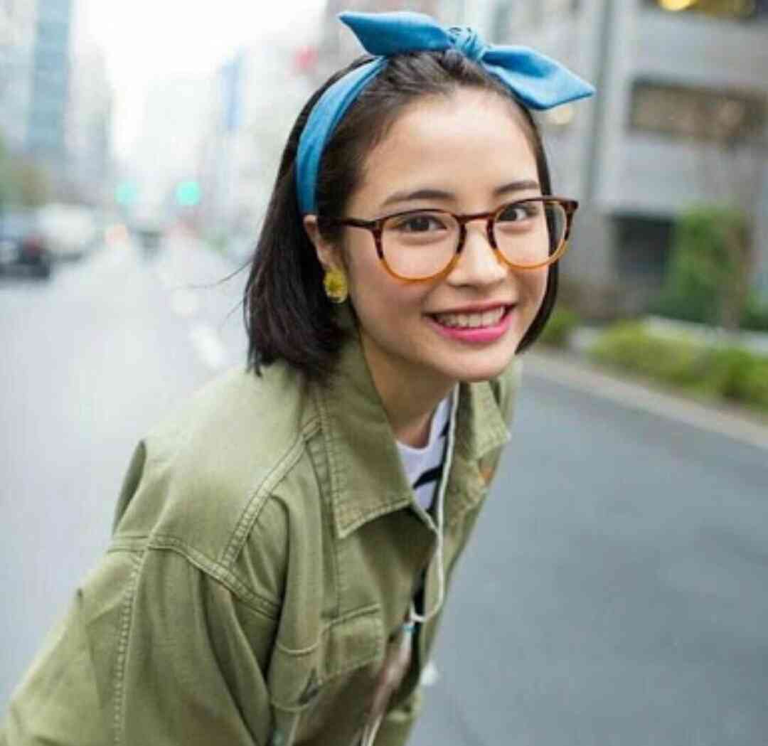 おでこを出している芸能人の画像を貼るトピ