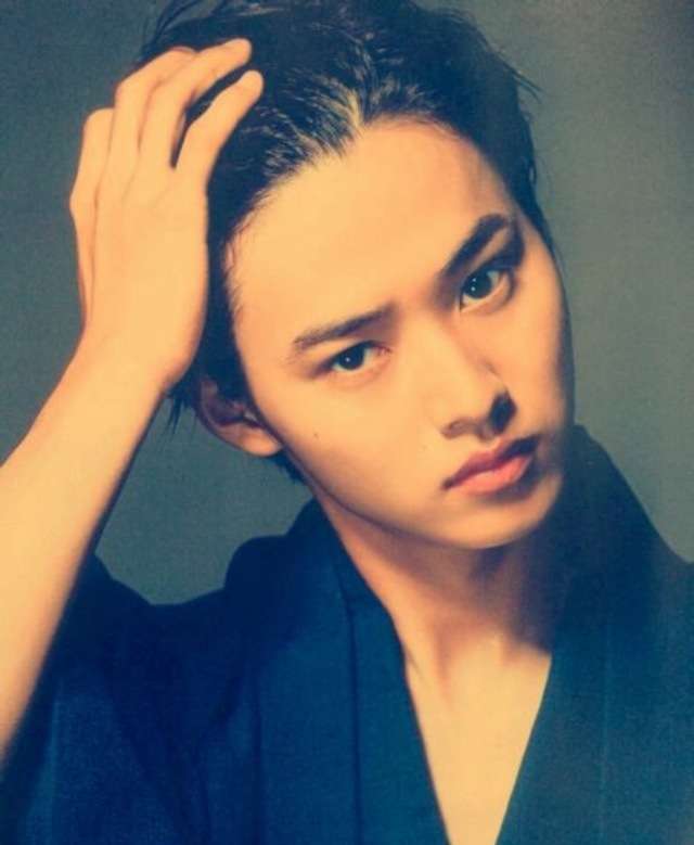 おでこを出している芸能人の画像を貼るトピ