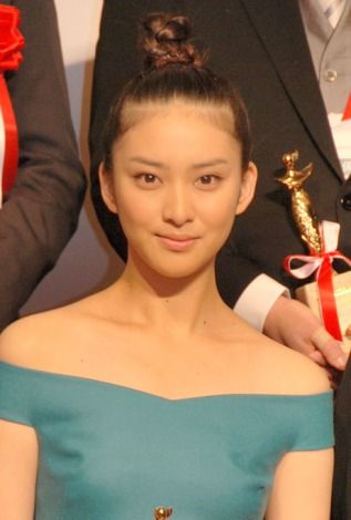 おでこを出している芸能人の画像を貼るトピ