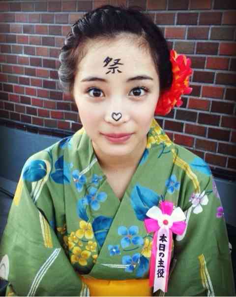 おでこを出している芸能人の画像を貼るトピ