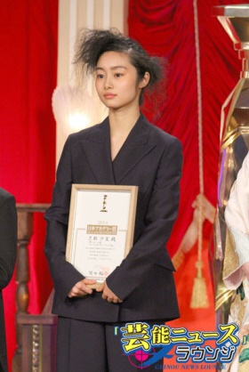 おでこを出している芸能人の画像を貼るトピ