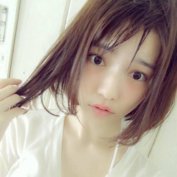 おでこを出している芸能人の画像を貼るトピ