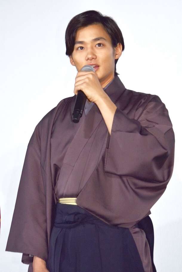 おでこを出している芸能人の画像を貼るトピ