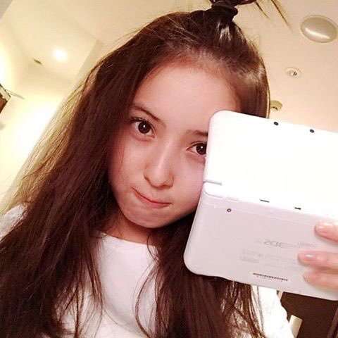 おでこを出している芸能人の画像を貼るトピ