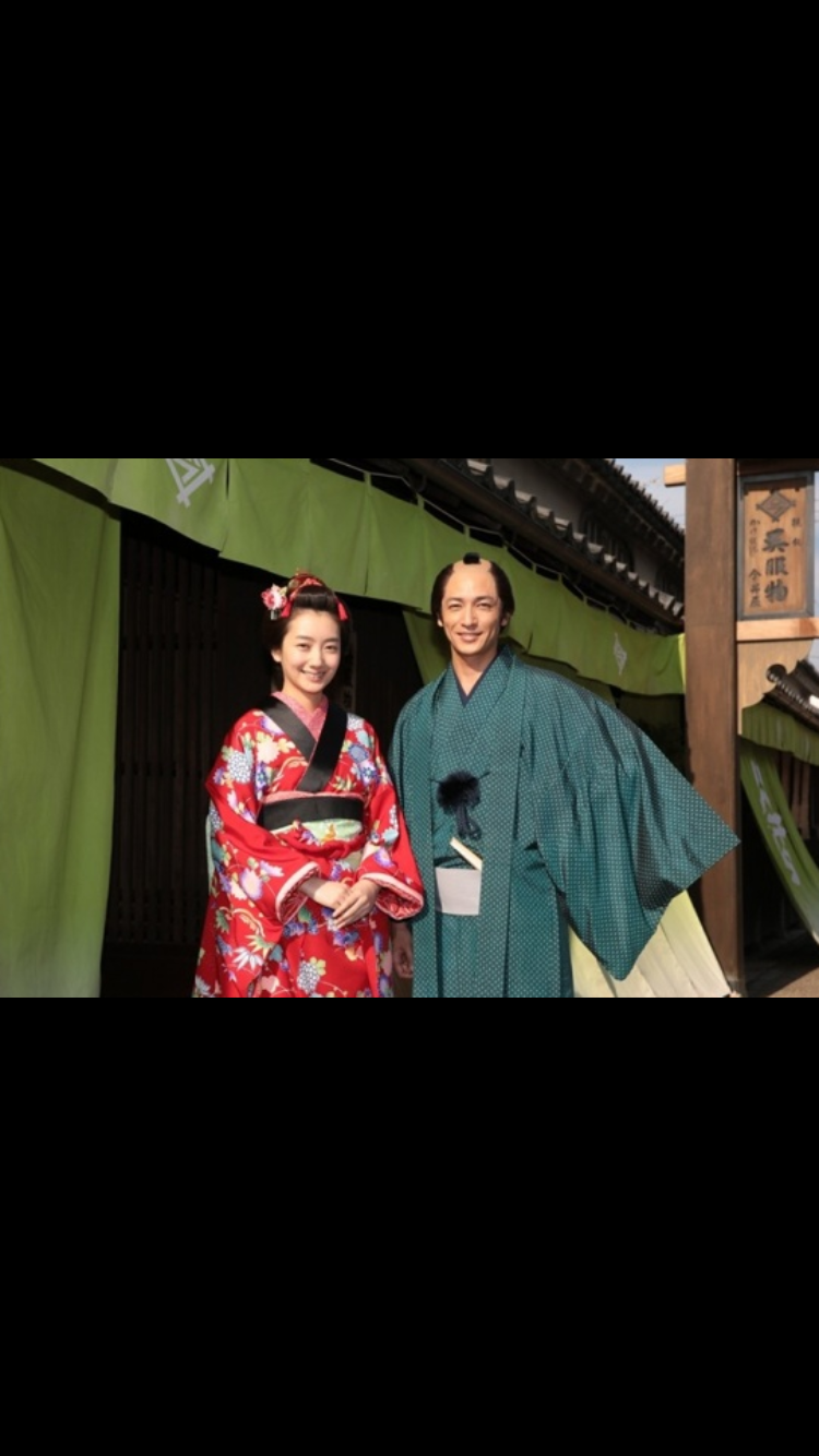 おでこを出している芸能人の画像を貼るトピ