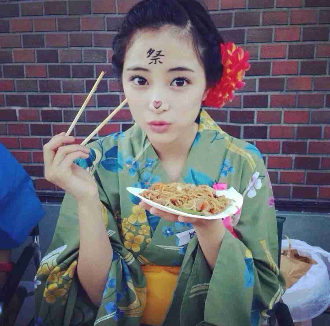 おでこを出している芸能人の画像を貼るトピ