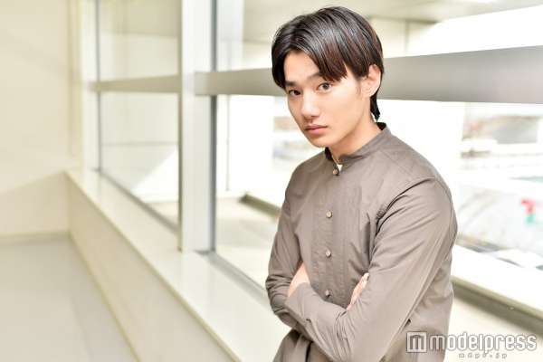 おでこを出している芸能人の画像を貼るトピ