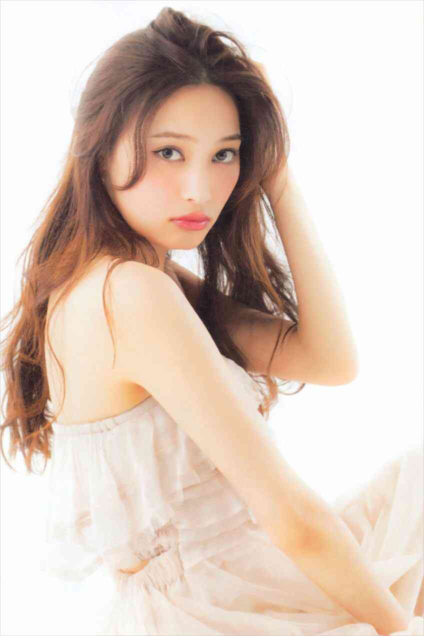 おでこを出している芸能人の画像を貼るトピ