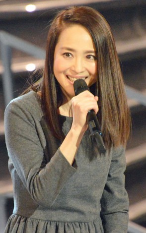 おでこを出している芸能人の画像を貼るトピ