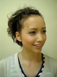 おでこを出している芸能人の画像を貼るトピ