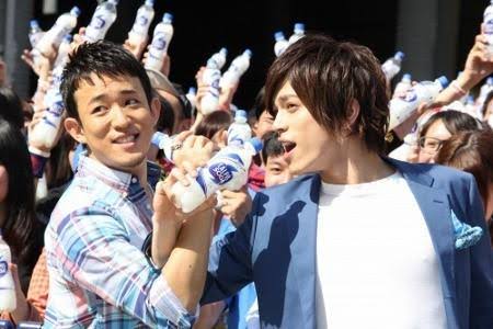 清涼飲料水のCM画像を見て夏を感じるトピ