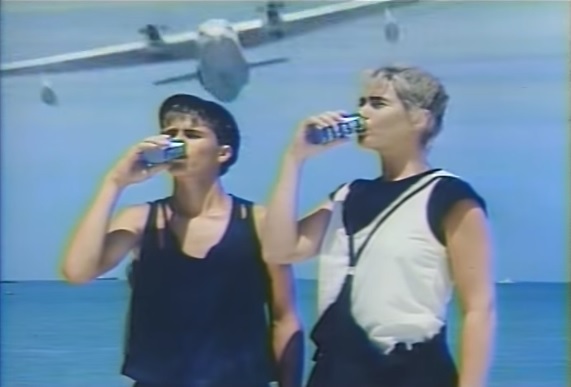 清涼飲料水のCM画像を見て夏を感じるトピ
