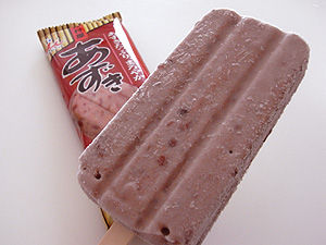 アイスを評価するトピ
