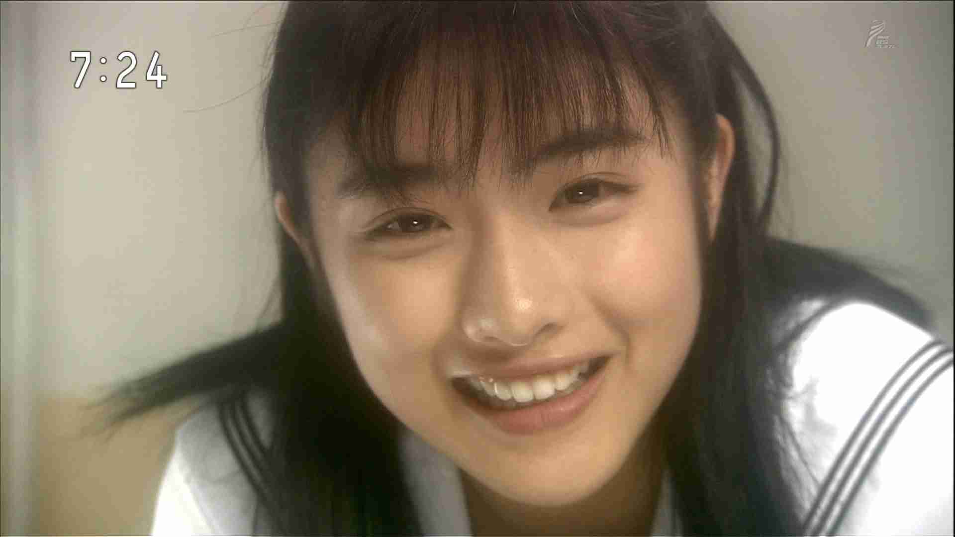 石原さとみの美しすぎるアップ、美肌にグッと迫るため息モノの一枚。