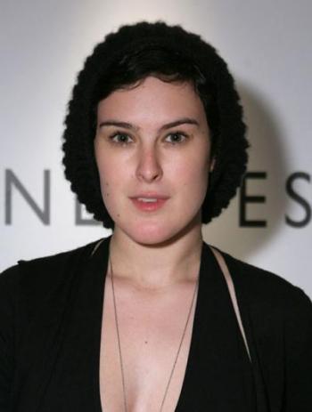 マドンナの娘・19歳ローデスがモデルデビュー