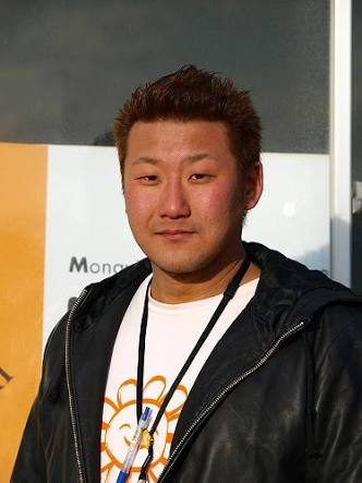 「罰を与えようと思った」女性を路上で刺殺し自首 泣きじゃくり舌出す場面も