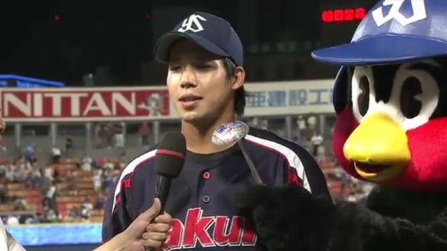 球団マスコットと選手がじゃれてる画像下さい！