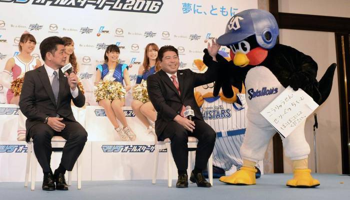 球団マスコットと選手がじゃれてる画像下さい！
