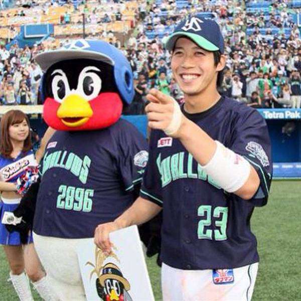 球団マスコットと選手がじゃれてる画像下さい！