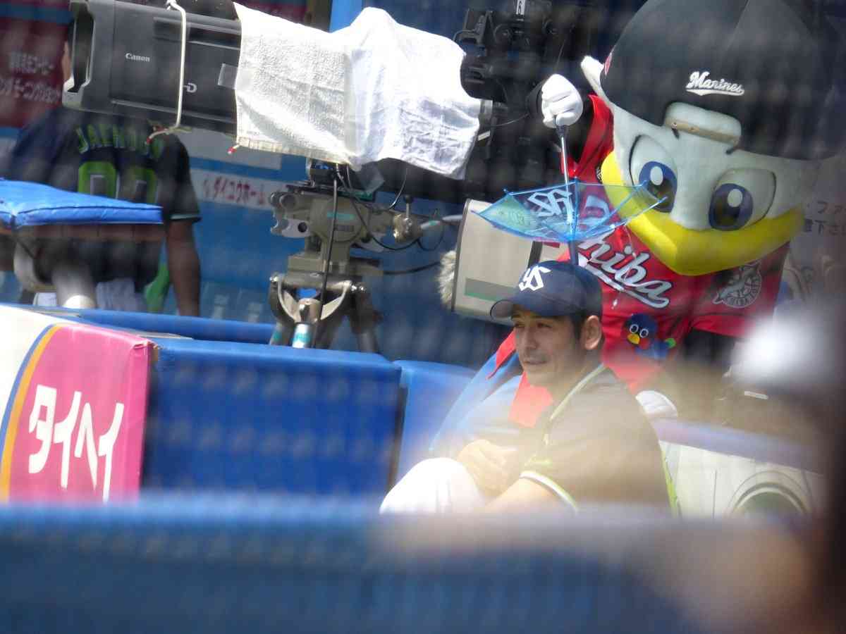 球団マスコットと選手がじゃれてる画像下さい！