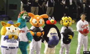球団マスコットと選手がじゃれてる画像下さい！