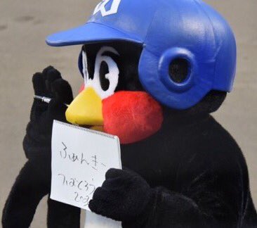 球団マスコットと選手がじゃれてる画像下さい！