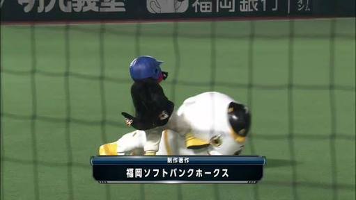 球団マスコットと選手がじゃれてる画像下さい！