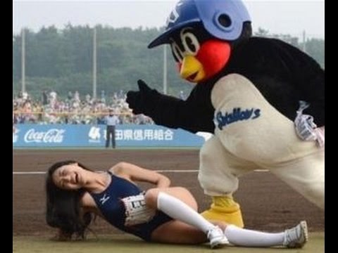球団マスコットと選手がじゃれてる画像下さい！