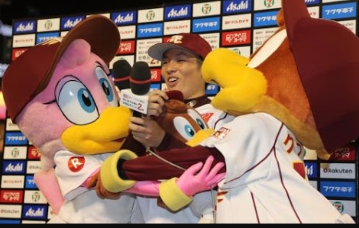 球団マスコットと選手がじゃれてる画像下さい！