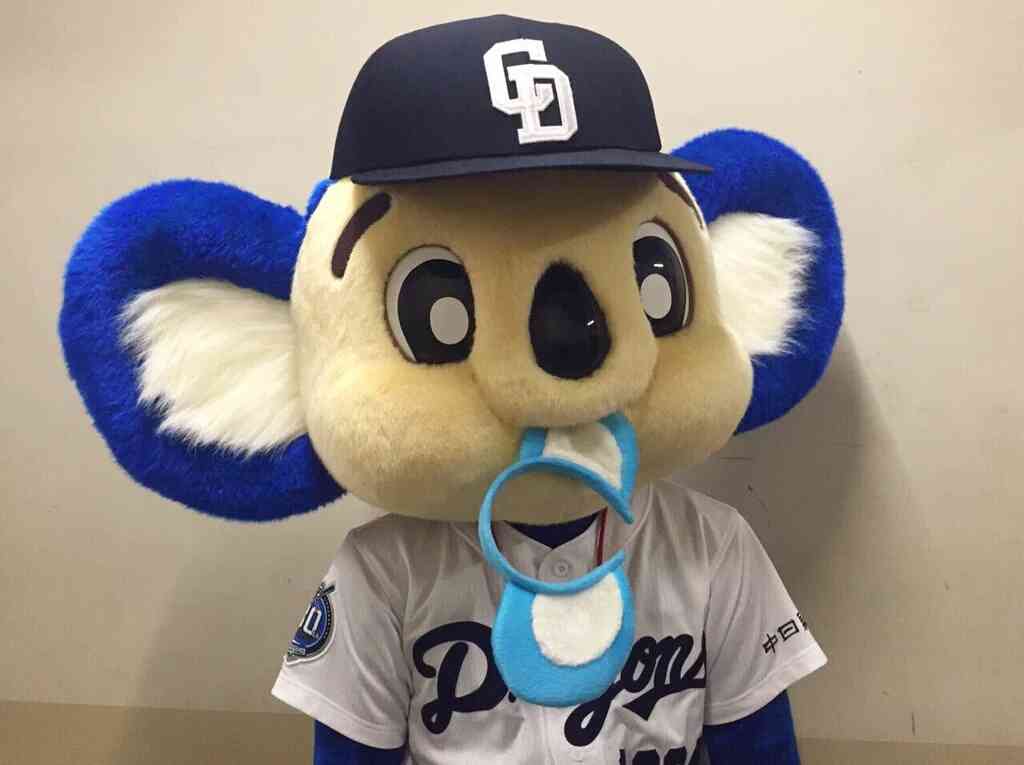 球団マスコットと選手がじゃれてる画像下さい！