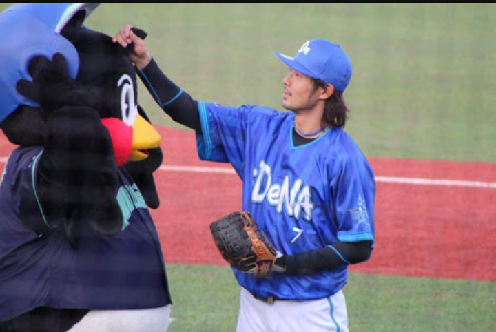 球団マスコットと選手がじゃれてる画像下さい！