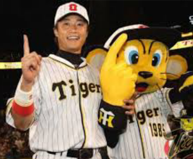 球団マスコットと選手がじゃれてる画像下さい！
