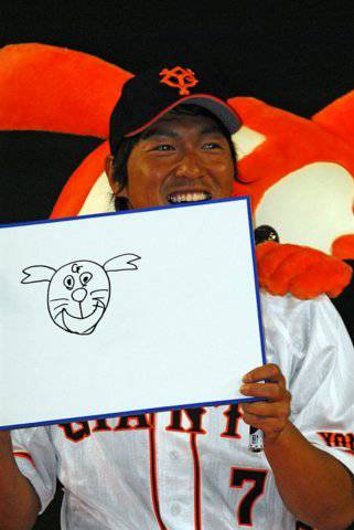 球団マスコットと選手がじゃれてる画像下さい！