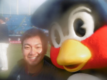 球団マスコットと選手がじゃれてる画像下さい！