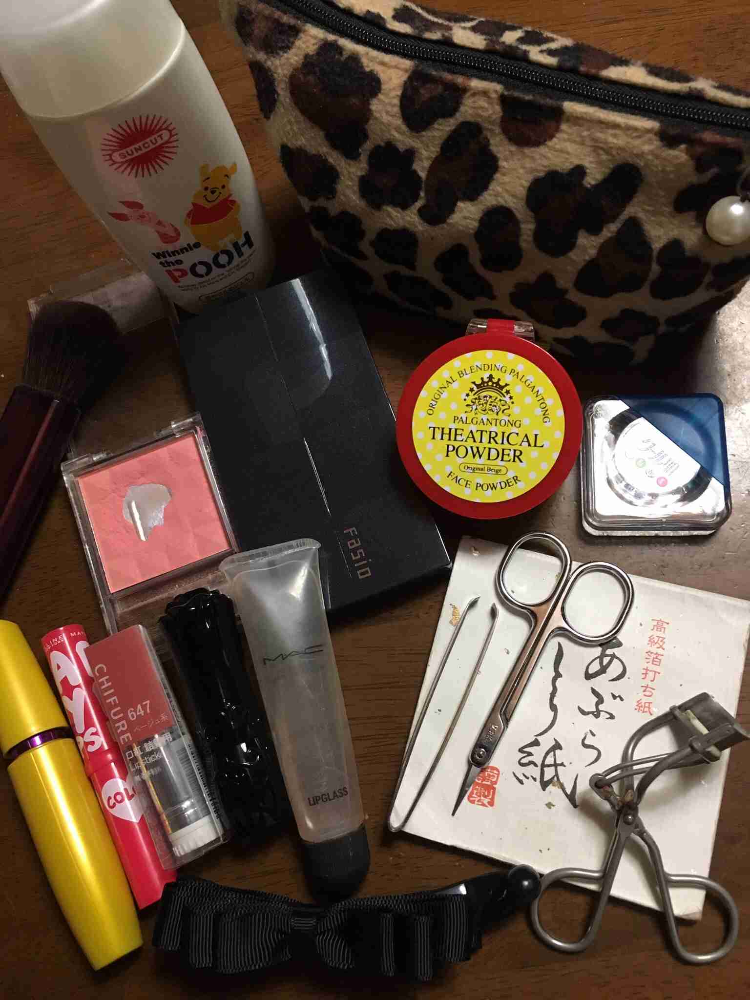 化粧ポーチの中身見せてください！