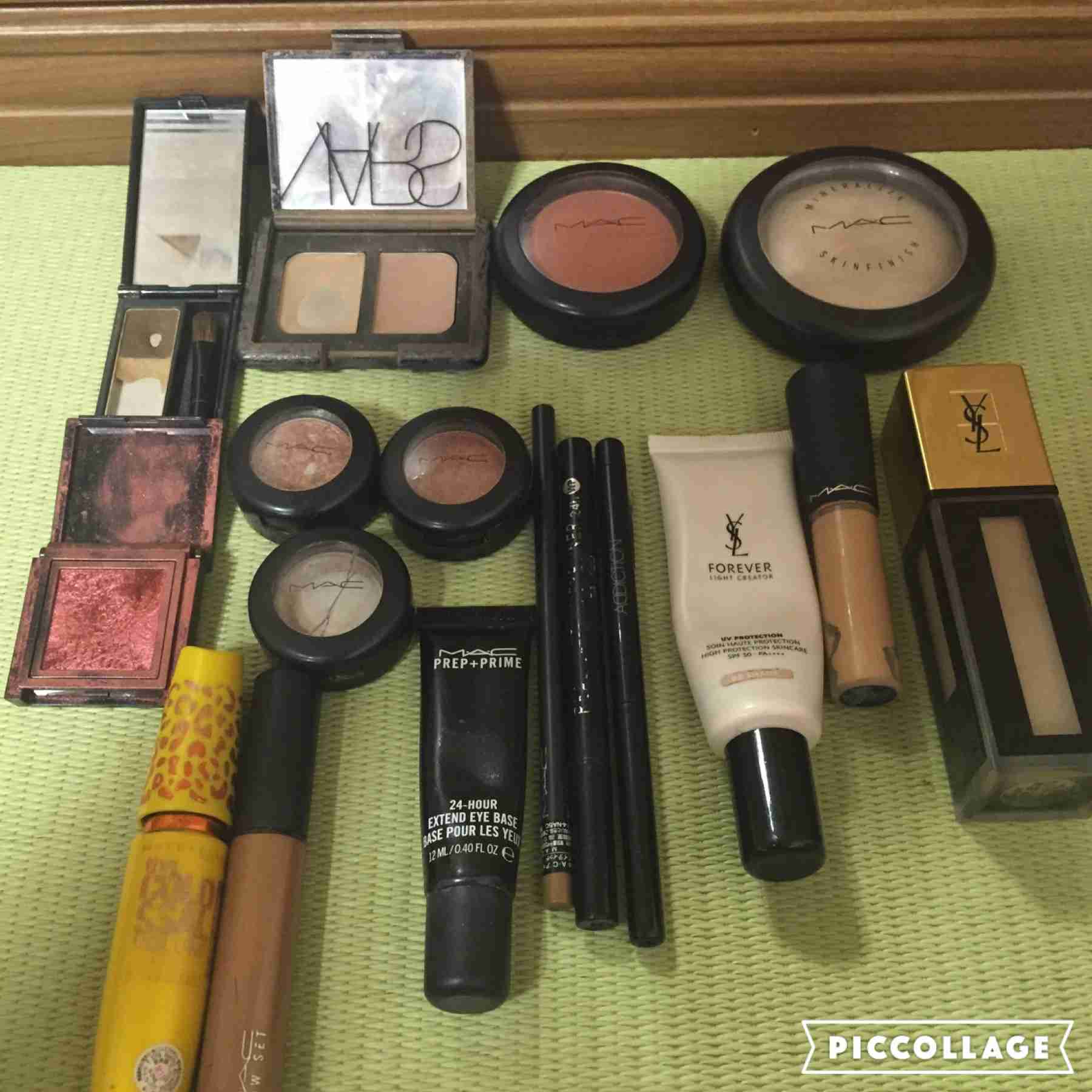 化粧ポーチの中身見せてください！