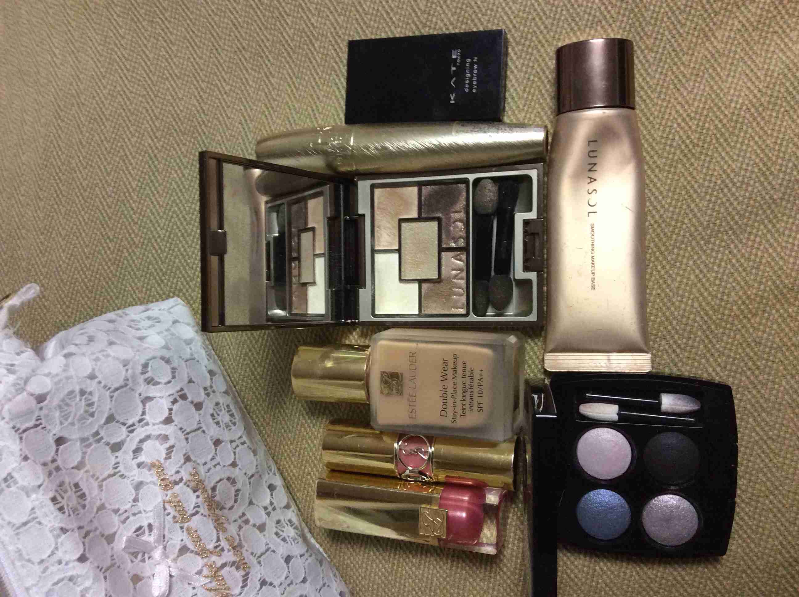 化粧ポーチの中身見せてください！