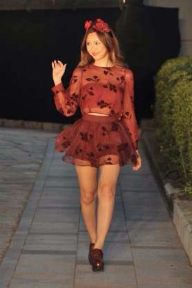 紗栄子の美ヒップに釘付け！ビキニ姿でヘルシーボディ開放