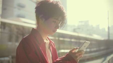 今あなたの隣に誰でも来てくれるとしたら誰を呼ぶ？