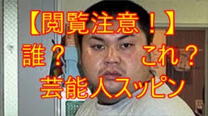 読めない看板を貼っていくトピ