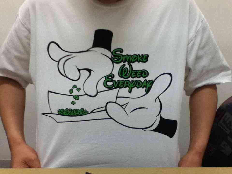 変なTシャツ画像ください！
