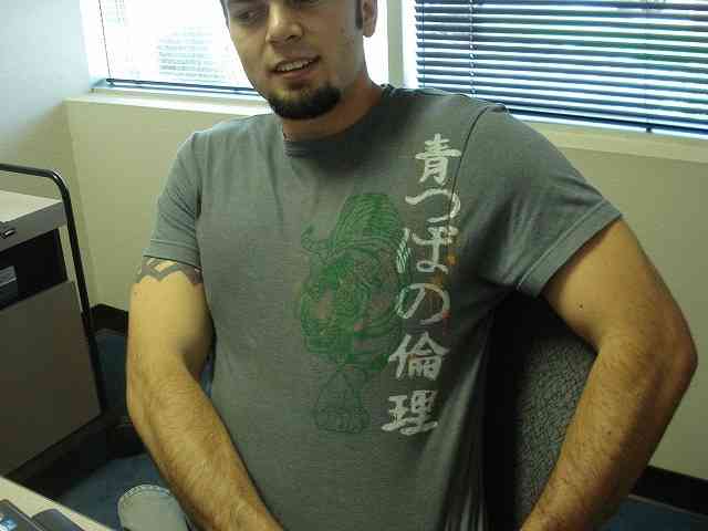 変なTシャツ画像ください！