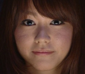 橋本環奈の“オトナ”な姿に反響「肌見せがまぶしい」「本当に完璧」